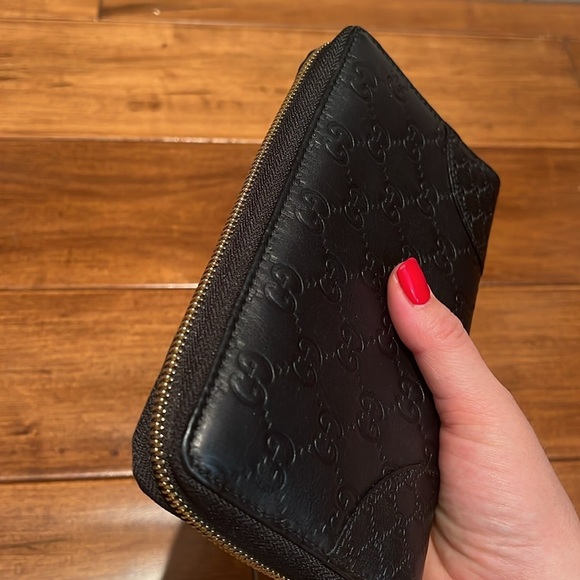 Gucci | Black Guccissima Leather Zip Around Wallet - Picture 6 of 9